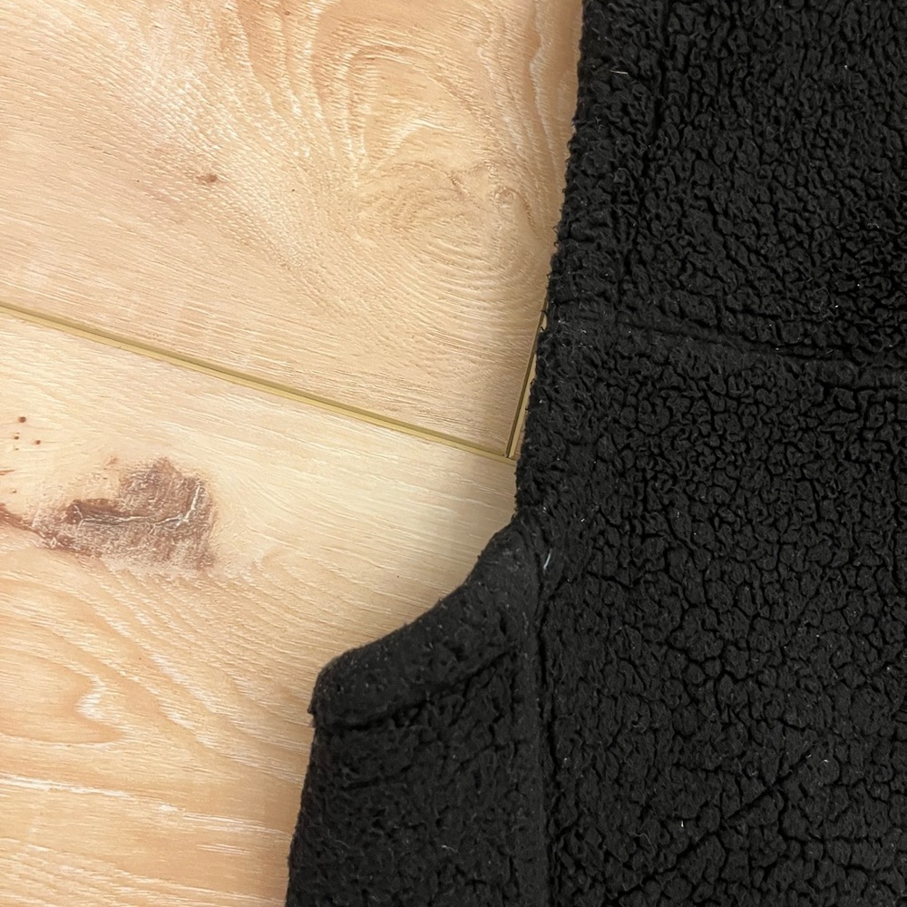 The North Face Black Sherpa Vest, size medium - Picture 9 of 11